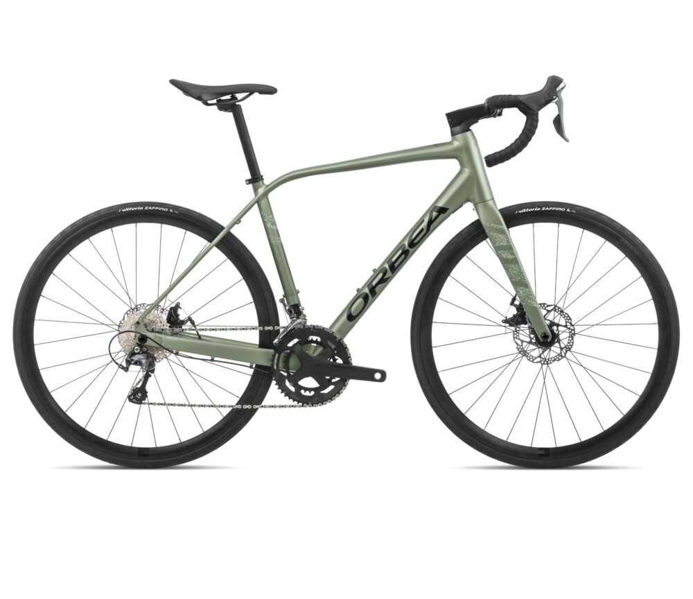 f60d25fde72d73d63b48b4dcba761ef85ccb3503_R102TTCC_A9_SIDE_AVANT_H40 Orbea AVANT H40 Metallic Green Artichoke (2024)
